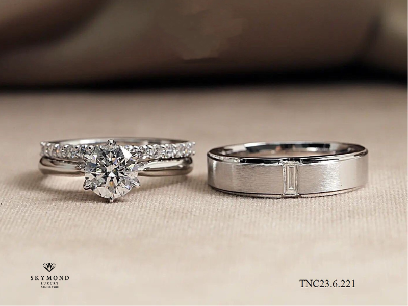 Chuyện chưa kể: Vì sao Platin tỏa sáng vượt thời gian? (Kể từ góc nhìn khoa học: Tính sáng bóng tự nhiên – không phai màu – phản quang mạnh khiến Platin luôn “shine” theo đúng nghĩa.)